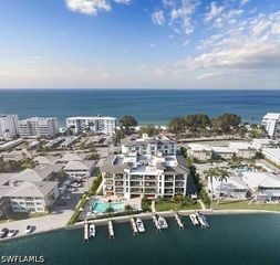 2020 GULF SHORE BLVD N PH-402W, Naples, FL 34102