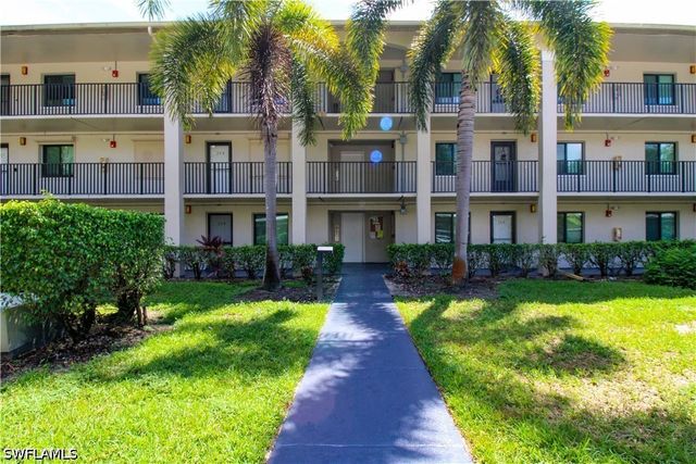 5767 Deauville CIR D304, Naples, FL 34112