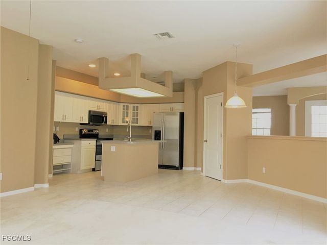 1820 SW 29th TER, Cape Coral, FL 33914