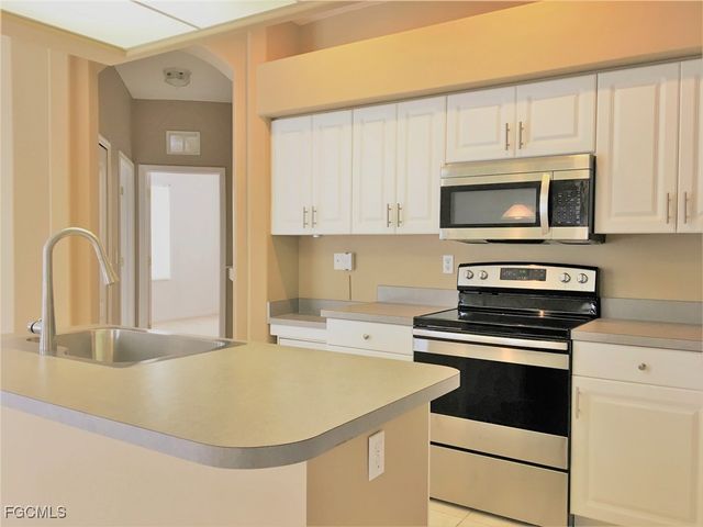 1820 SW 29th TER, Cape Coral, FL 33914