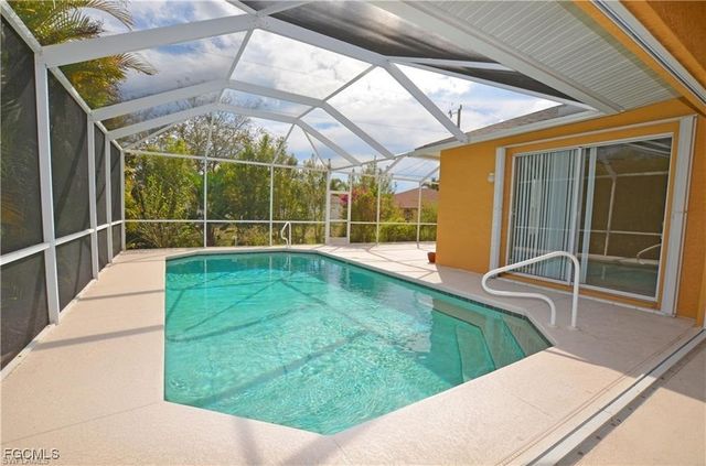 1820 SW 29th TER, Cape Coral, FL 33914