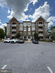 17 CLAY LODGE LN #404, Baltimore, MD 21228