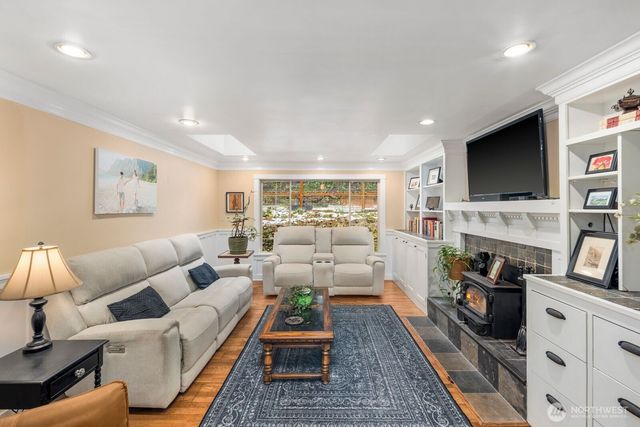 22828 Upper Dorre Don Way SE, Maple Valley, WA 98038