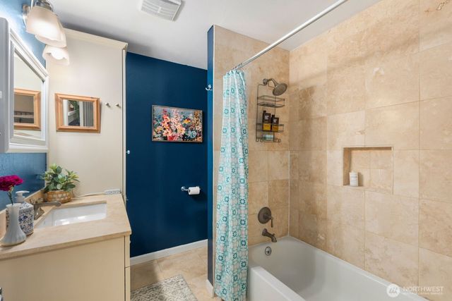 22828 Upper Dorre Don Way SE, Maple Valley, WA 98038