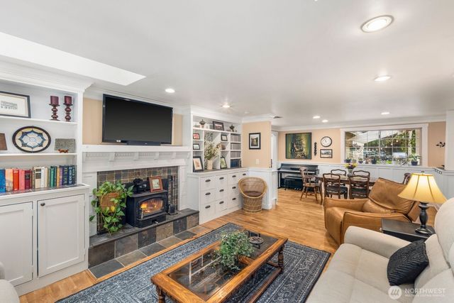 22828 Upper Dorre Don Way SE, Maple Valley, WA 98038