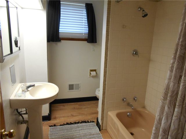 408 Center St, Vanderbilt, PA 15486