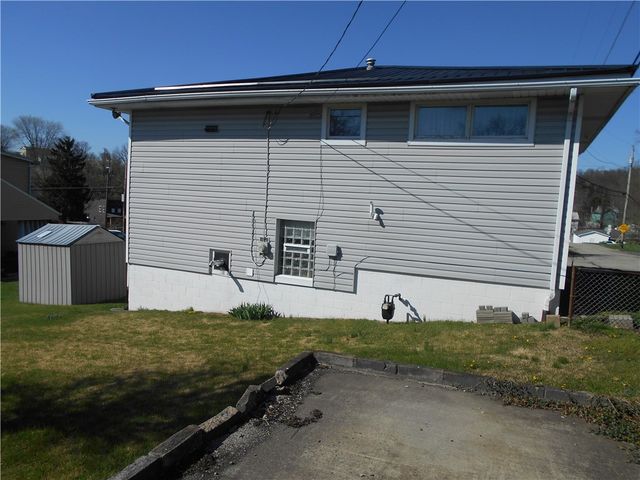 408 Center St, Vanderbilt, PA 15486