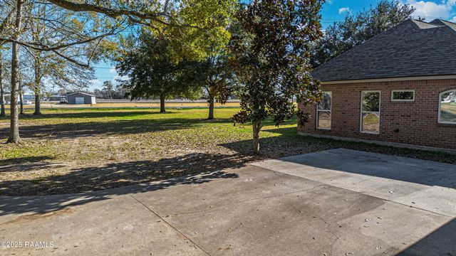 1222 Anse Broussard Highway, Breaux Bridge, LA 70517