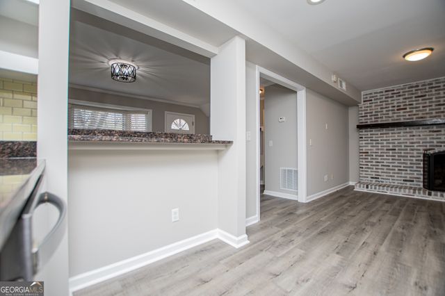 541 N White Street 11, Carrollton, GA 30117