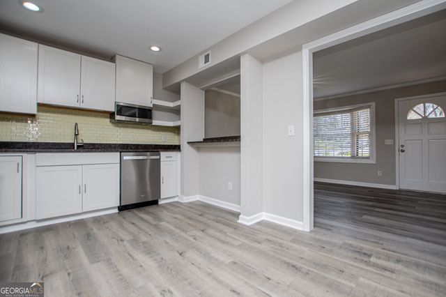 541 N White Street 11, Carrollton, GA 30117