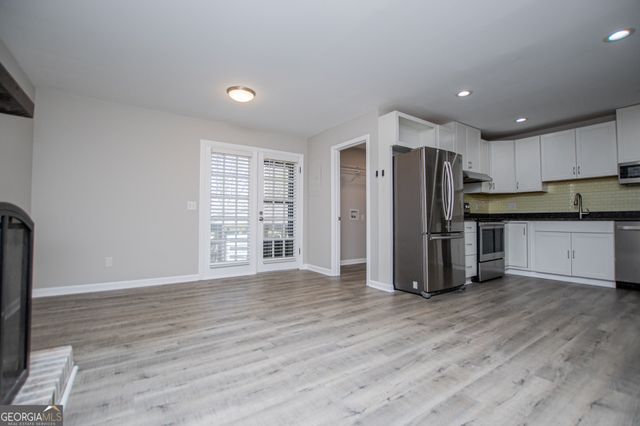 541 N White Street 11, Carrollton, GA 30117