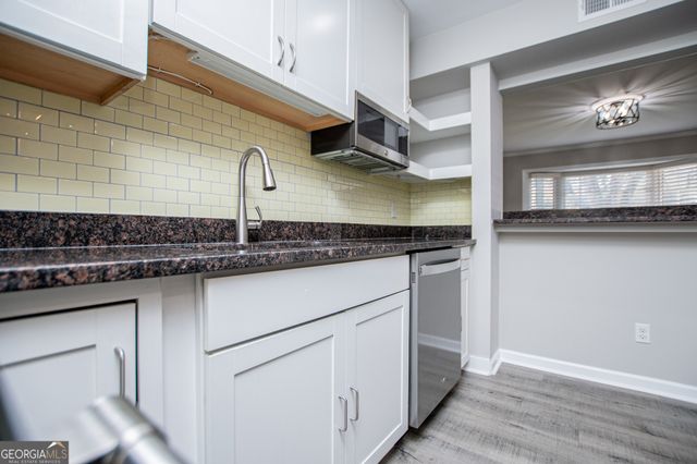 541 N White Street 11, Carrollton, GA 30117