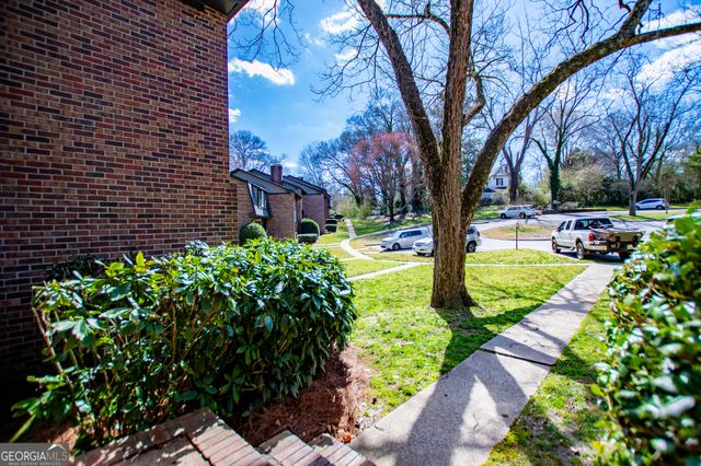 541 N White Street 11, Carrollton, GA 30117