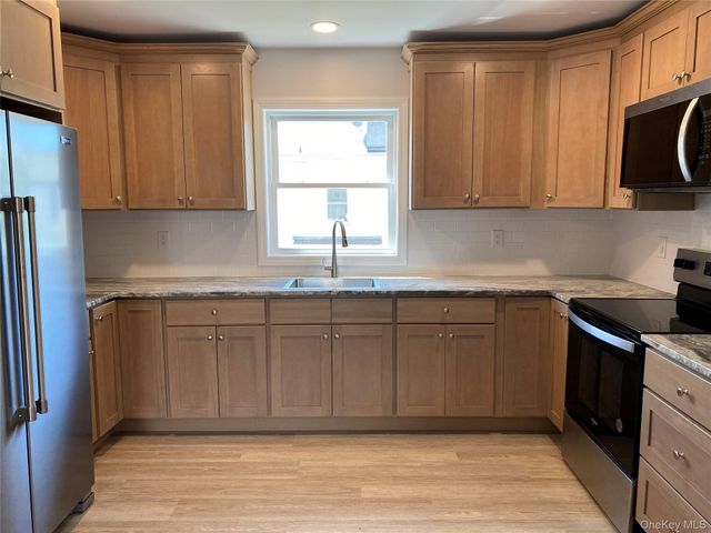 120 E CENTRAL Avenue A-3, Pearl River, NY 10965