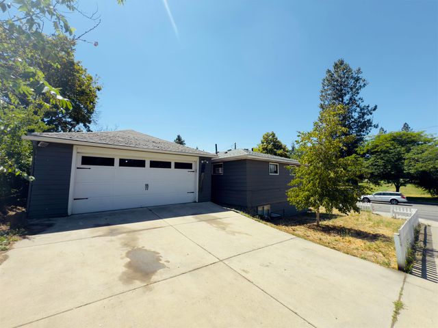 5724 N NEVADA St, Spokane, WA 99208
