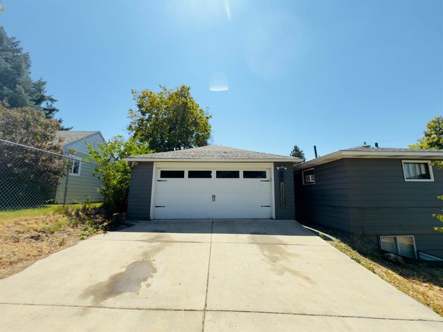 5724 N NEVADA St, Spokane, WA 99208