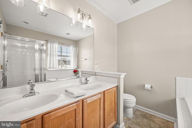 142 PENNS MANOR DR, Kennett Square, PA 19348