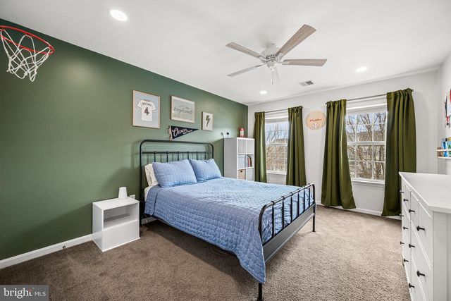 142 PENNS MANOR DR, Kennett Square, PA 19348