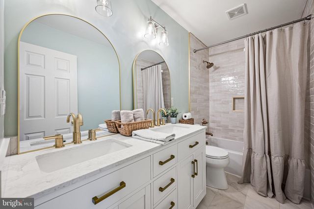 142 PENNS MANOR DR, Kennett Square, PA 19348