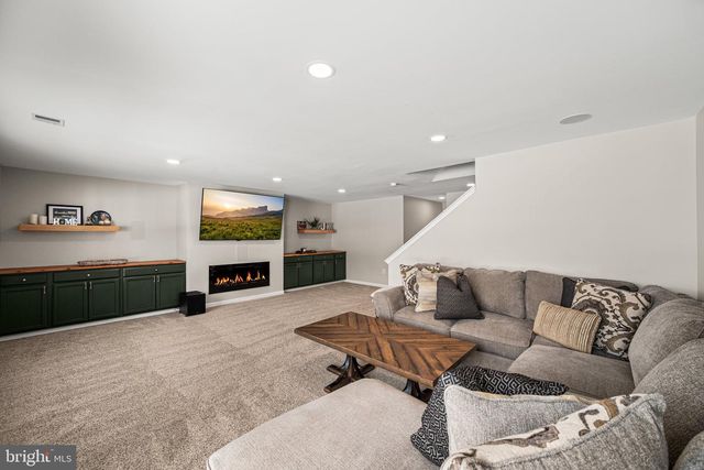 142 PENNS MANOR DR, Kennett Square, PA 19348