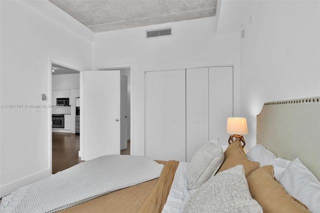 234 NE 3rd St 1802, Miami, FL 33132