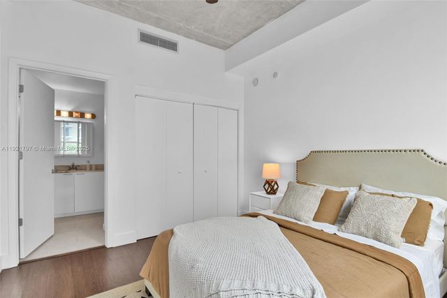 234 NE 3rd St 1802, Miami, FL 33132