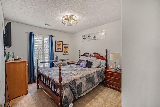 6301 N Quincy Avenue, Kansas City, MO 64119
