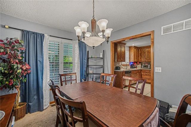 6301 N Quincy Avenue, Kansas City, MO 64119