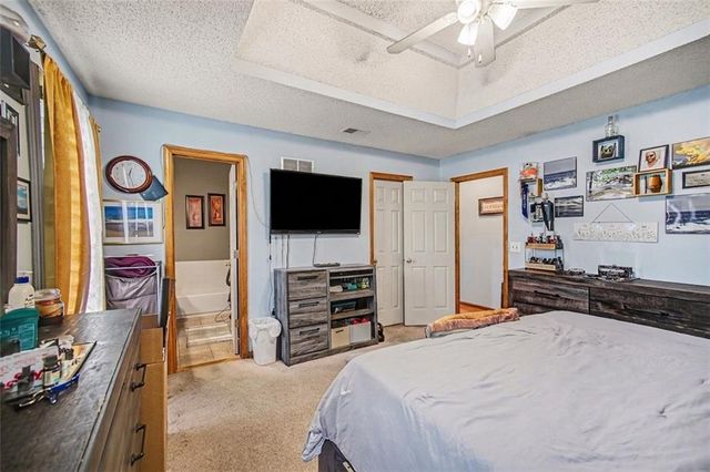 6301 N Quincy Avenue, Kansas City, MO 64119