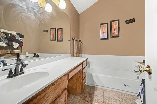 6301 N Quincy Avenue, Kansas City, MO 64119
