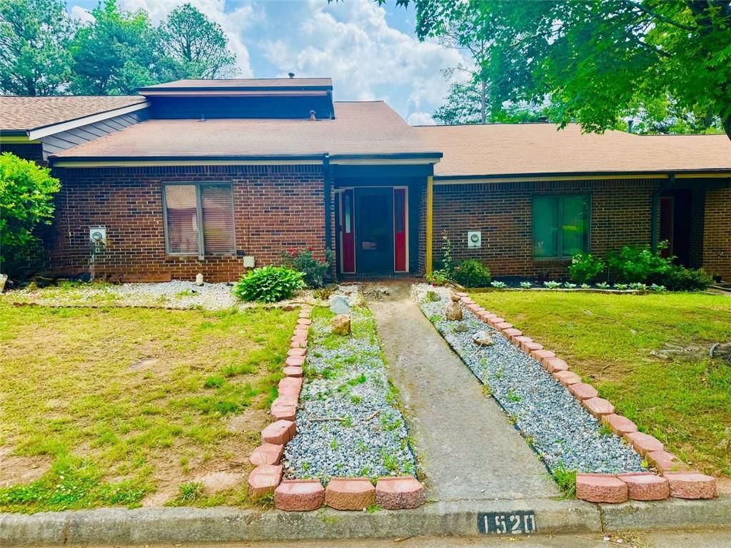 1520 STONELEIGH Circle, Stone Mountain, GA 30088