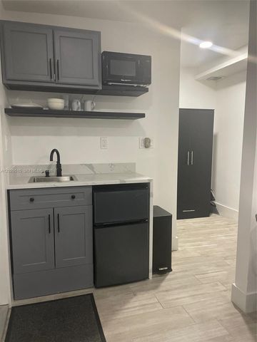 170 NE 60th St EFFICENCY, Oakland Park, FL 33334
