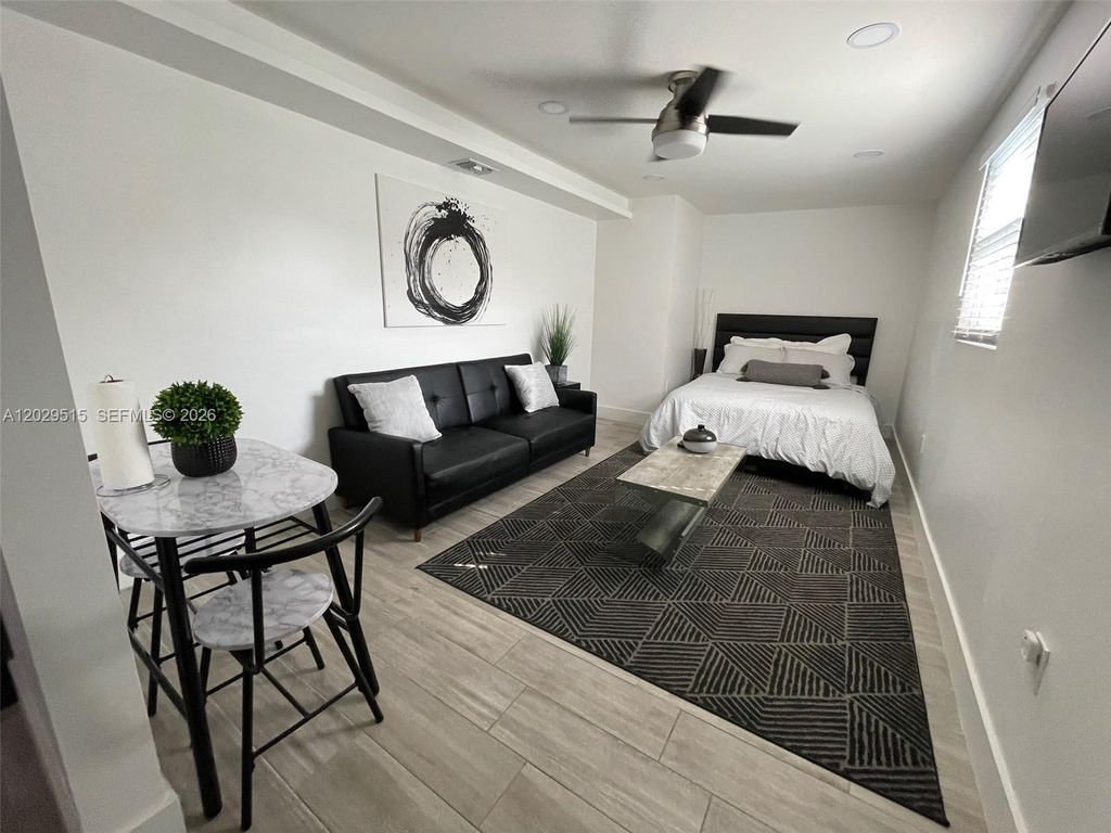 170 NE 60th St EFFICENCY, Oakland Park, FL 33334