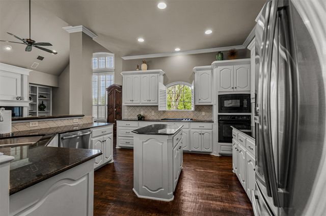 2221 Kings Pass, Heath, TX 75032