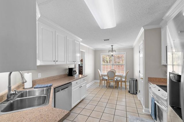 308 Golf View Dr, Dothan, AL 36301