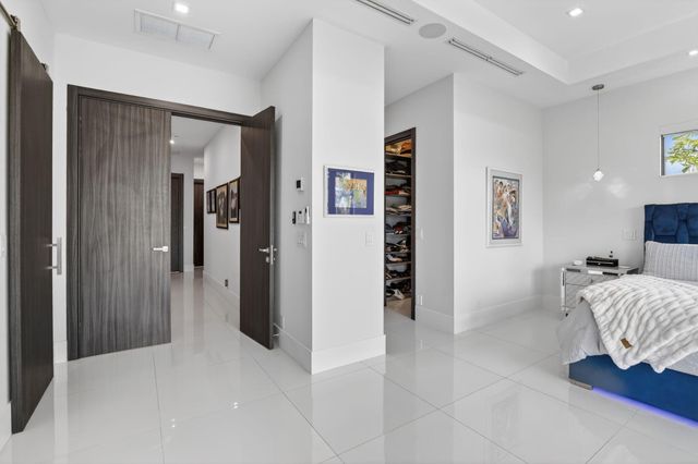 334 Isle Of Capri Drive, Fort Lauderdale, FL 33301