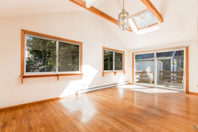 8 Laura Ln, Bourne, MA 02532