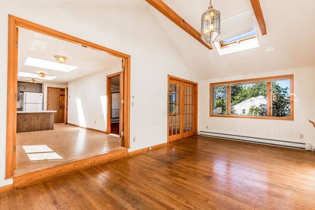 8 Laura Ln, Bourne, MA 02532