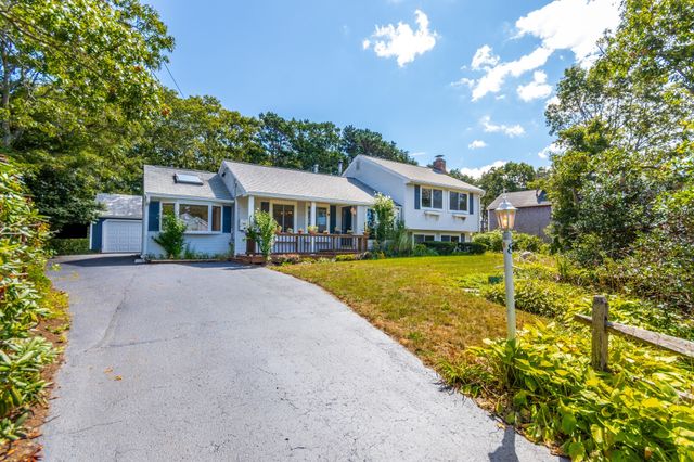8 Laura Ln, Bourne, MA 02532
