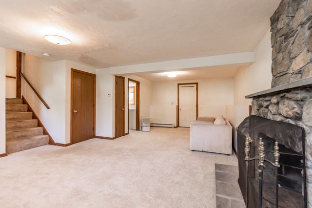 8 Laura Ln, Bourne, MA 02532