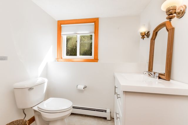 8 Laura Ln, Bourne, MA 02532