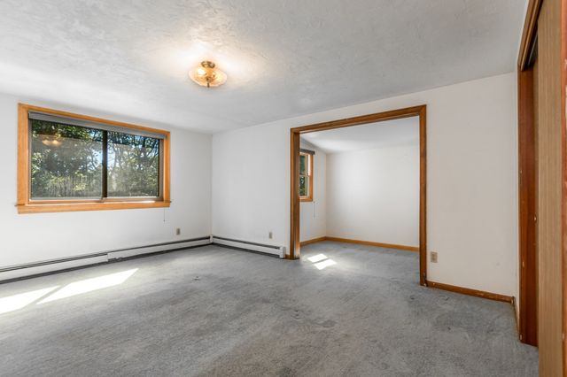 8 Laura Ln, Bourne, MA 02532