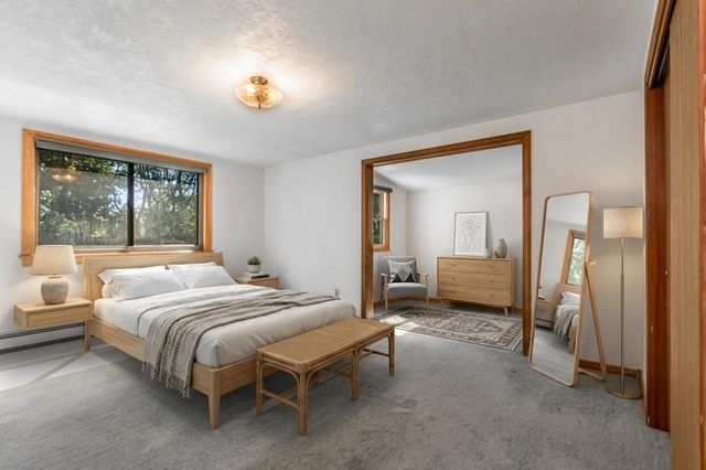 8 Laura Ln, Bourne, MA 02532
