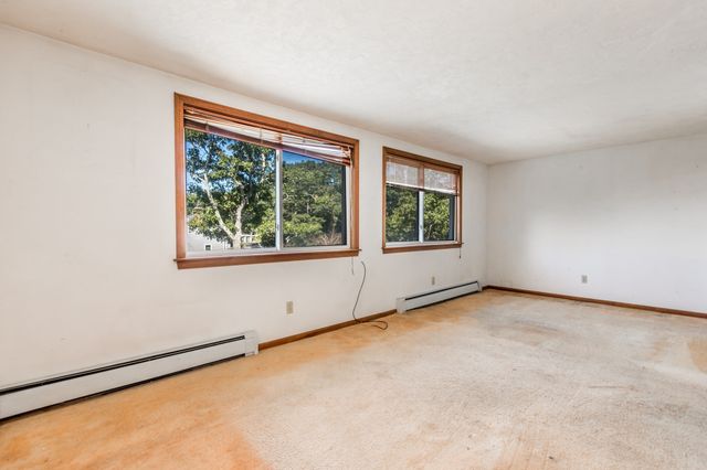 8 Laura Ln, Bourne, MA 02532