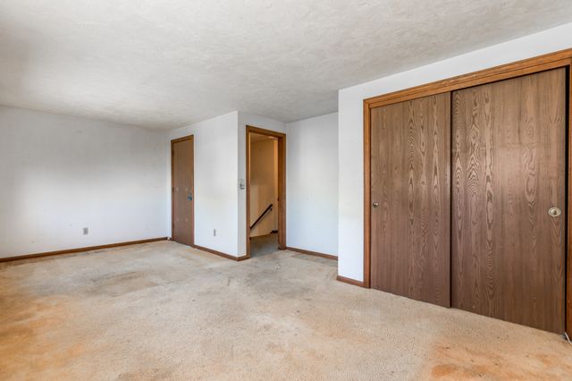 8 Laura Ln, Bourne, MA 02532