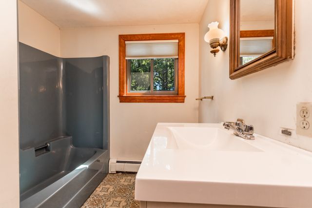8 Laura Ln, Bourne, MA 02532