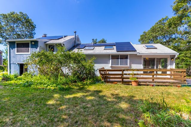8 Laura Ln, Bourne, MA 02532