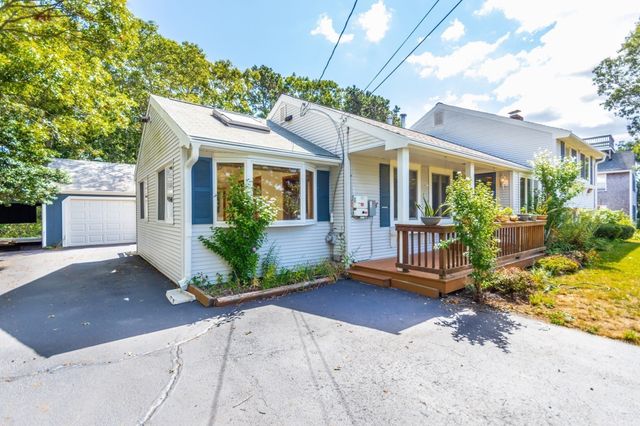 8 Laura Ln, Bourne, MA 02532