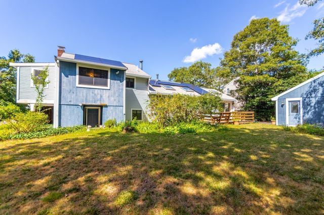 8 Laura Ln, Bourne, MA 02532
