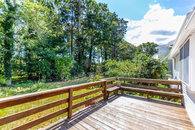 8 Laura Ln, Bourne, MA 02532